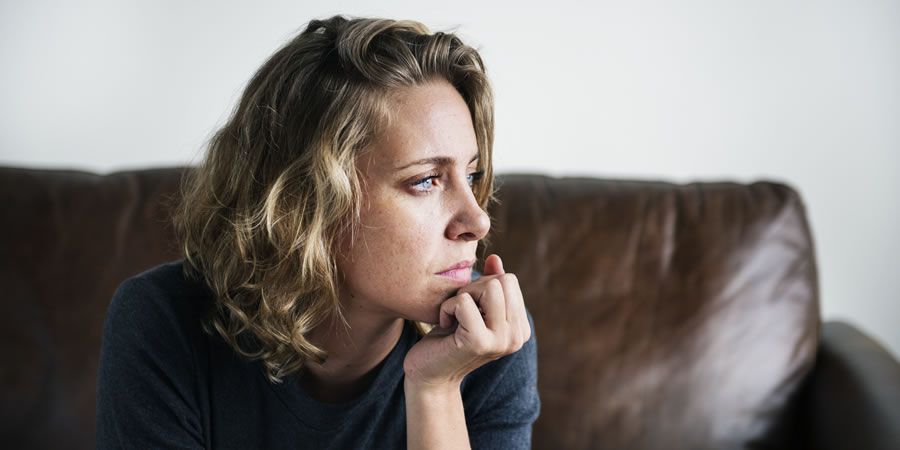 Mujer preocupada